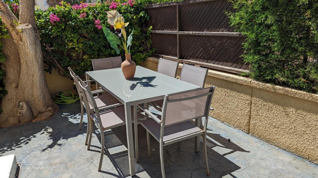 Stylish Garden Apartment At Paphos Harbour Exterior photo