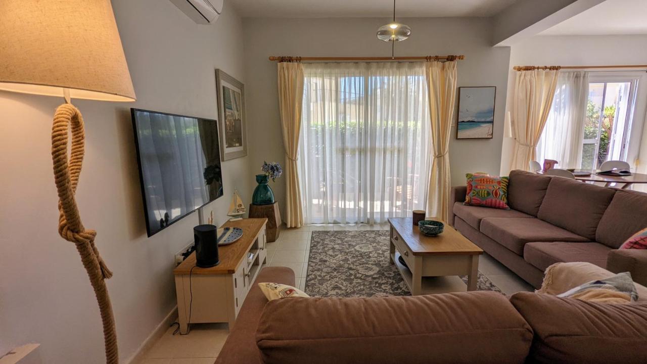 Stylish Garden Apartment At Paphos Harbour Exterior photo