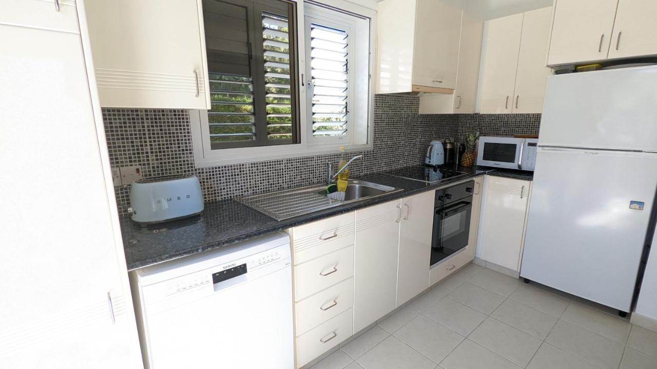 Stylish Garden Apartment At Paphos Harbour Exterior photo