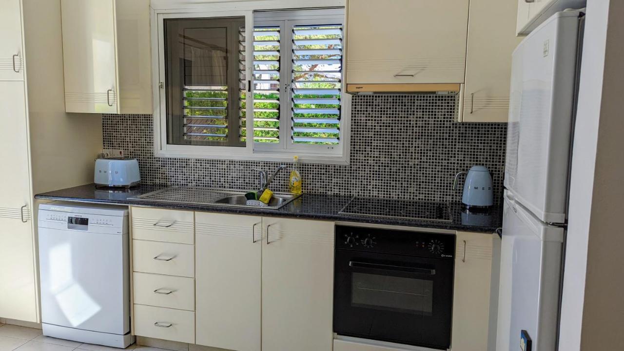 Stylish Garden Apartment At Paphos Harbour Exterior photo